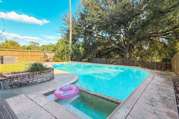 3543 DUNCASTER DR