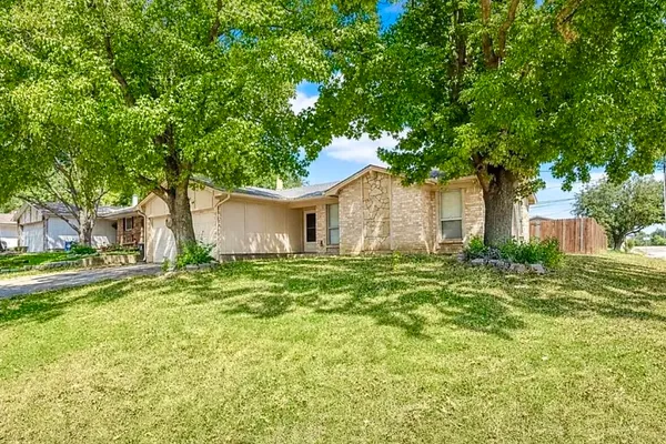 915 LEMONTREE DR