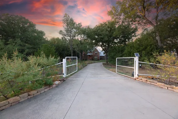 760 AMBER LN