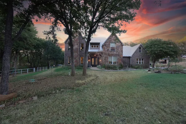 760 AMBER LN