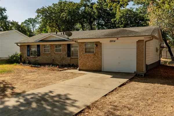 2204 CALES DR