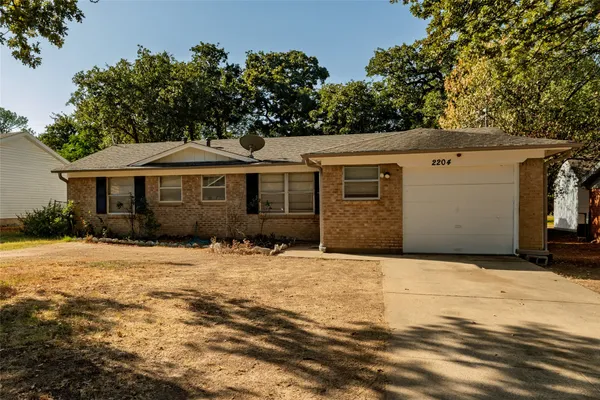 2204 CALES DR