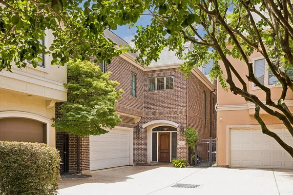 28 HACKBERRY LN C