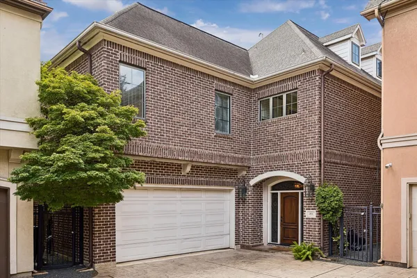 28 HACKBERRY LN C