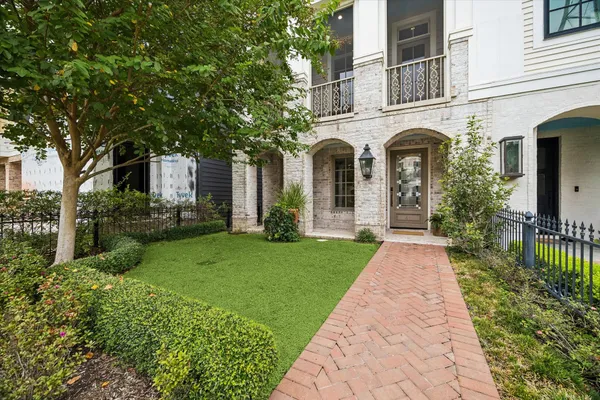 41 CRAIN SQUARE BLVD