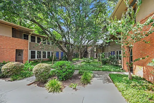 4020 BLUE BONNET BLVD K
