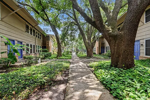 4020 BLUE BONNET BLVD K