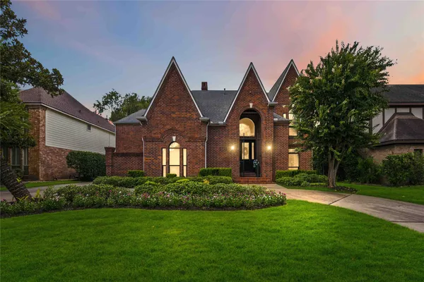2718 BERMUDA DUNES DR
