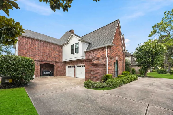 2718 BERMUDA DUNES DR