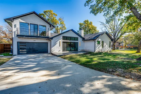 3221 S GLENBROOK DR