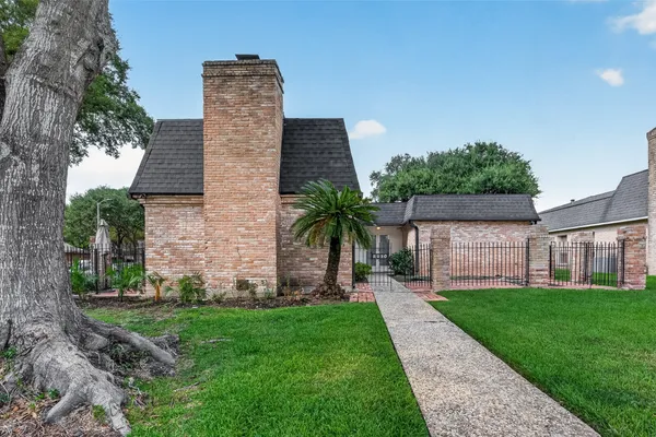 2230 S FOUNTAIN VALLEY DR