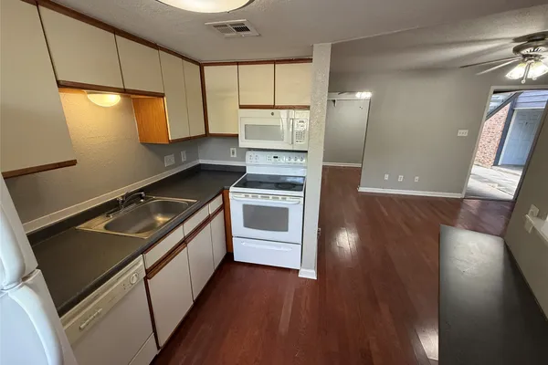 2500 BURLESON RD 209