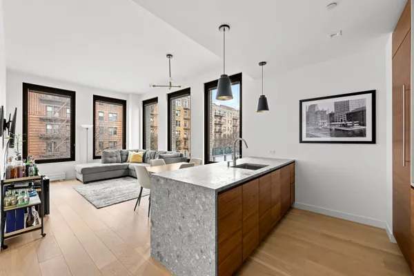 21-21 31ST ST 2L
