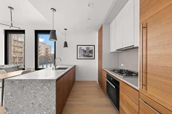 21-21 31ST ST 2L