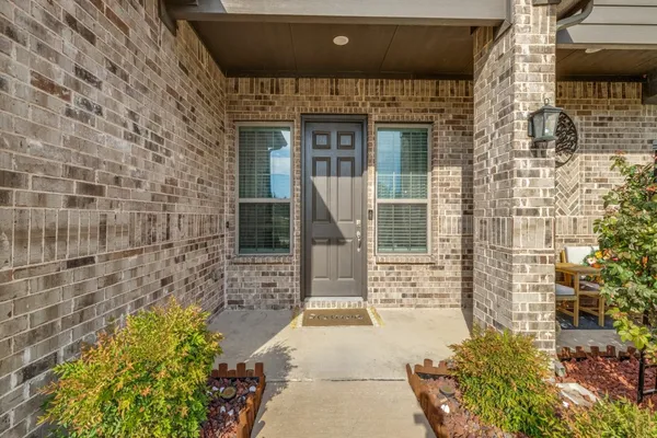 921 HEARTHSIDE WAY
