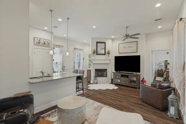 921 HEARTHSIDE WAY