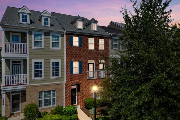 4907 SETTLERS MARKET BLVD