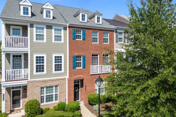 4907 SETTLERS MARKET BLVD