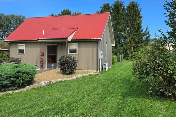 160 CEDAR ST