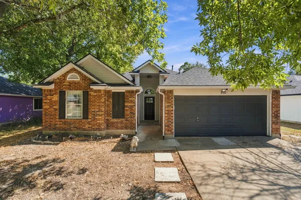 810 HONEYSUCKLE DR