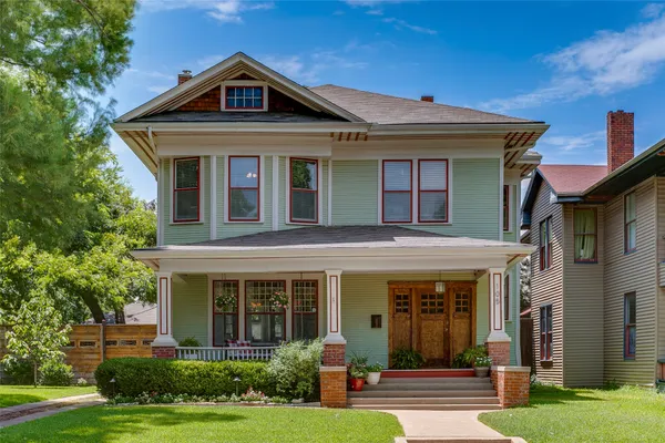 105 S WINNETKA AVE