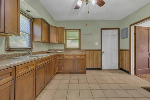 320 PLEASANT ST