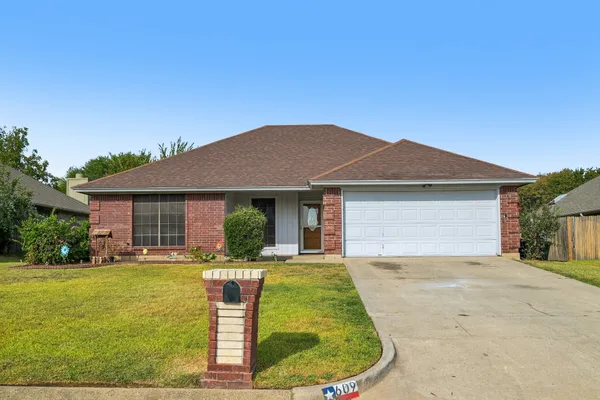 609 RUTH DR