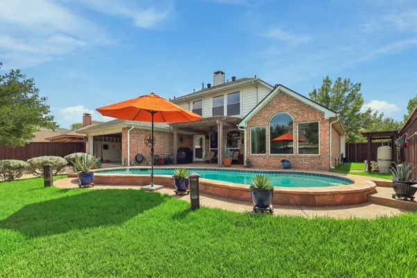 942 VILLAGE PKWY