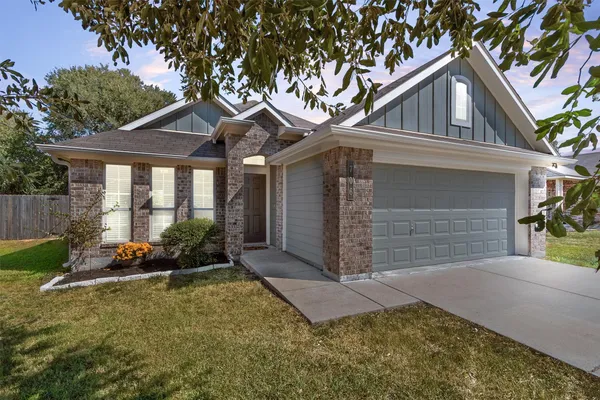 706 HERITAGE DR