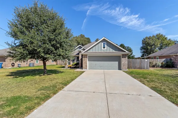 706 HERITAGE DR