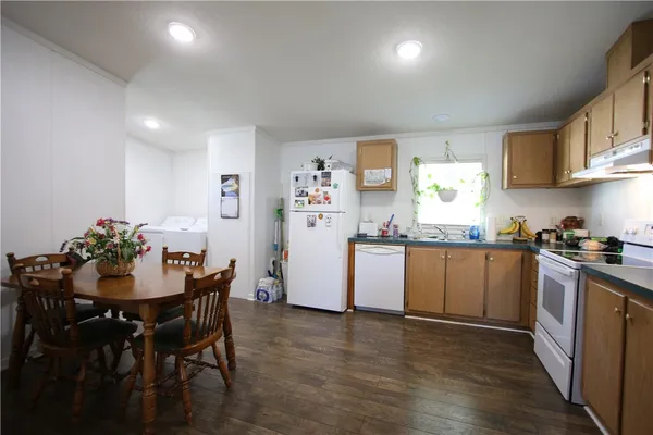 122 EAGLE POINTE ESTS
