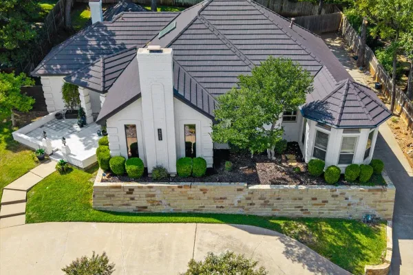 3908 WOODSTOCK DR