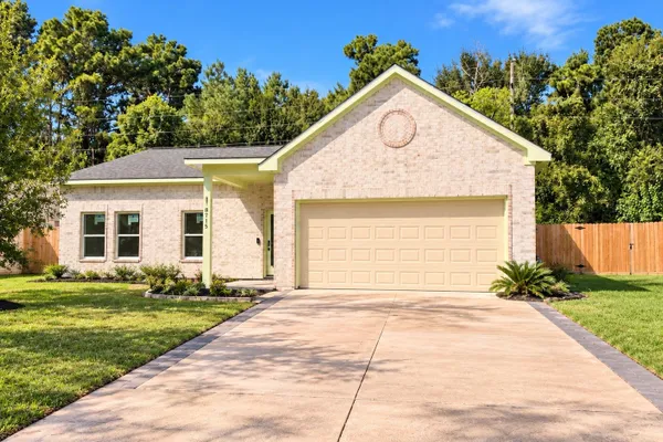 8715 VICTORIA FOREST DR