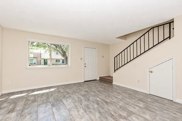 2119 HAZLITT DR