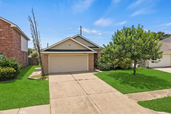 5735 BROOKHOLLOW PINE TRL