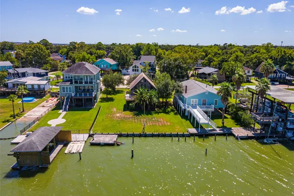 2124 COVE PARK DR