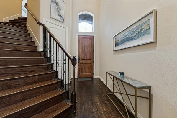 2211 ERIKSSON LN