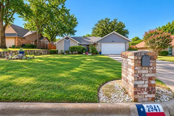 2941 CRESTHAVEN DR
