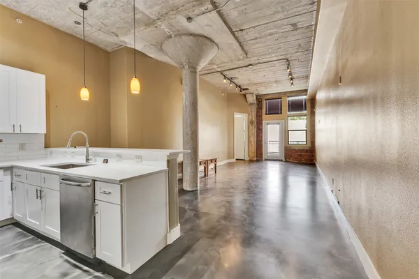 2323 POLK ST 205