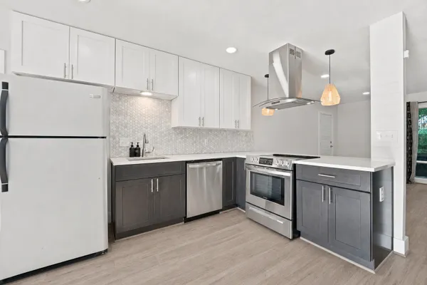 5332 BALCONES DR B