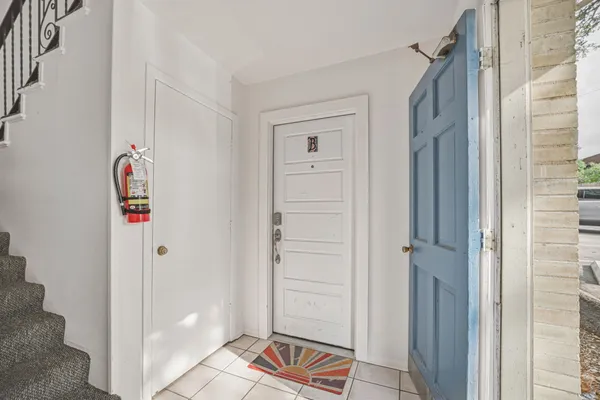 5332 BALCONES DR B