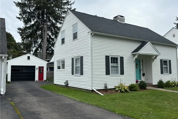 8 MELVIN AVE
