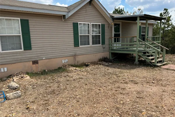 157 LAKESIDE DR