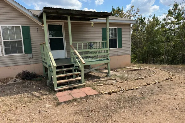 157 LAKESIDE DR