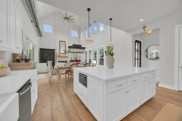 501 ALVA DR