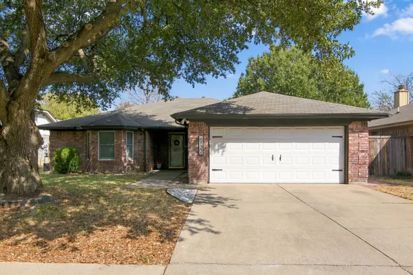 6832 LYNDALE DR