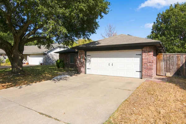 6832 LYNDALE DR