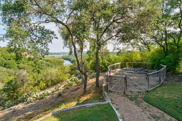 102 W CANYON CIR