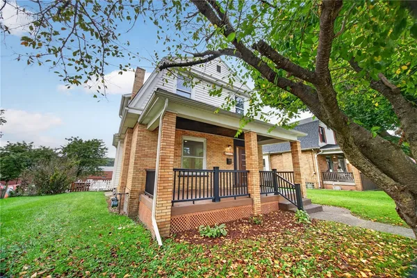 1427 DUSS AVE
