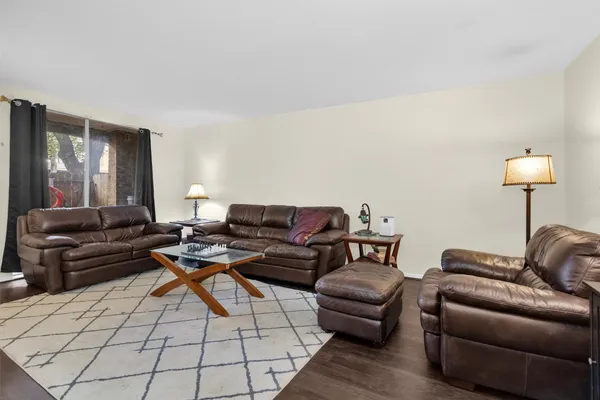 4637 WILD INDIGO ST 422